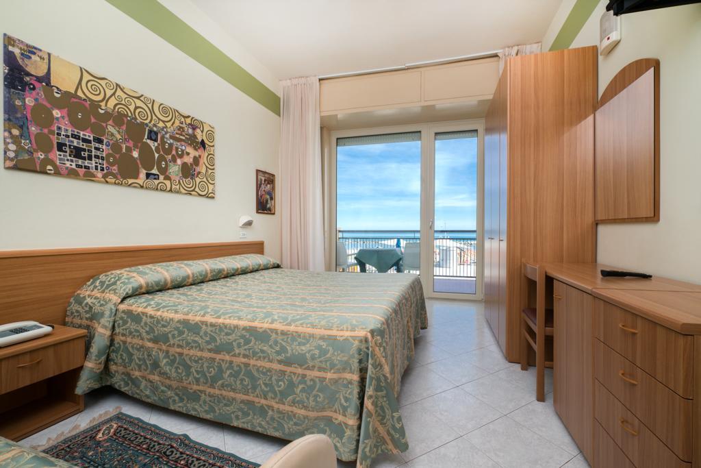 Hotel Belsoggiorno Cattolica Exterior photo